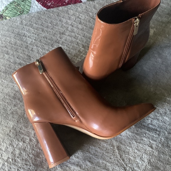 NWOT JLO patten leather boots Women’s 8.5 - Picture 4 of 4